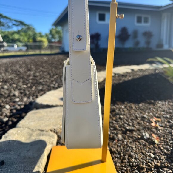 Dooney & Bourke Made in Italy White Leather Shoulder Bag - Picture 5 of 17